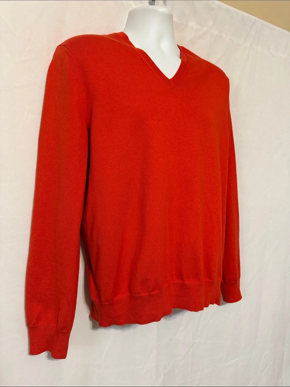 Banana Republic Men's V-Neck Sweater in Bright Red/orange. Size Medium